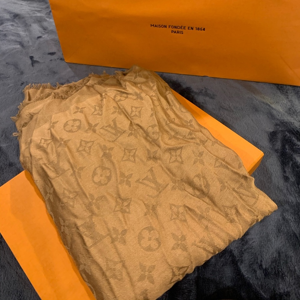 Louis Vuitton Monogram Shawl Cappuccino